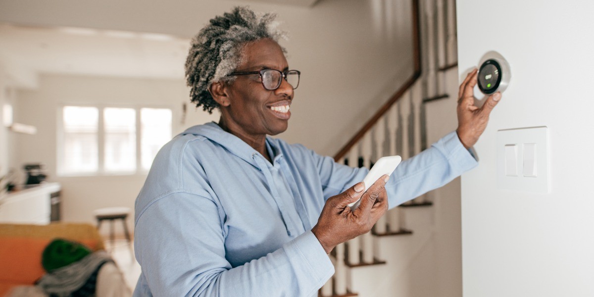 Perawatan Lansia Cerdas Berbasis RFID: Dari Pemantauan Waktu Nyata hingga Keamanan Proaktif