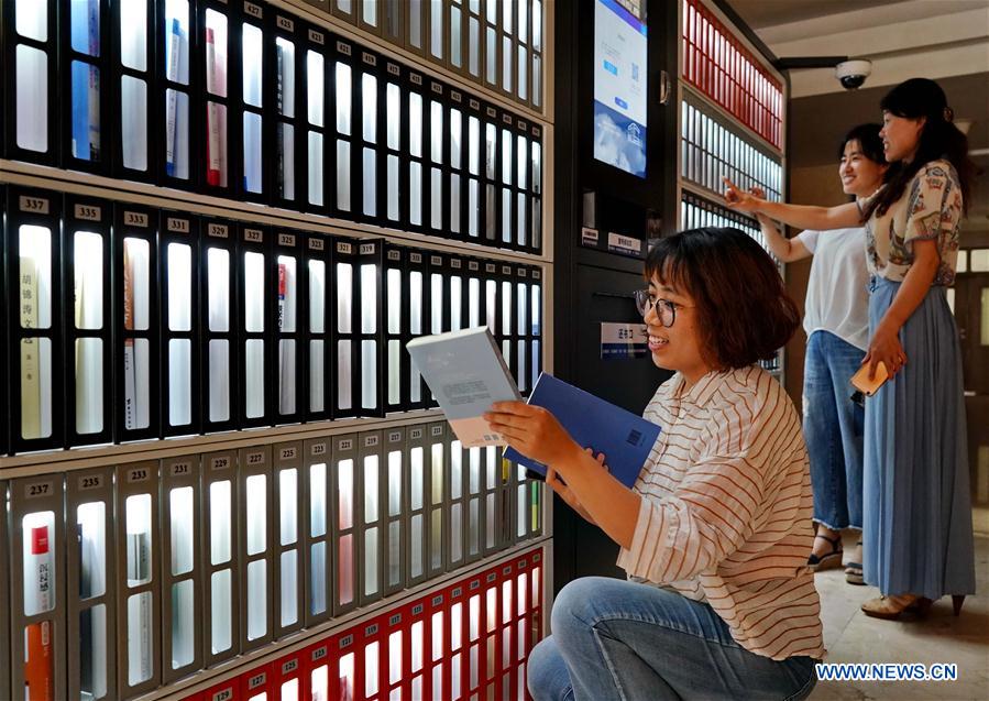 Manajemen Perpustakaan Cerdas: RFID Memungkinkan Peminjaman, Pengembalian, dan Pelacakan Inventaris yang Cepat Secara Mandiri